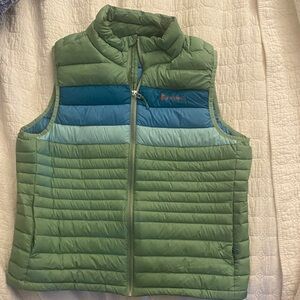 Cotopaxi Woman’s Green and Blue Puffer Vest